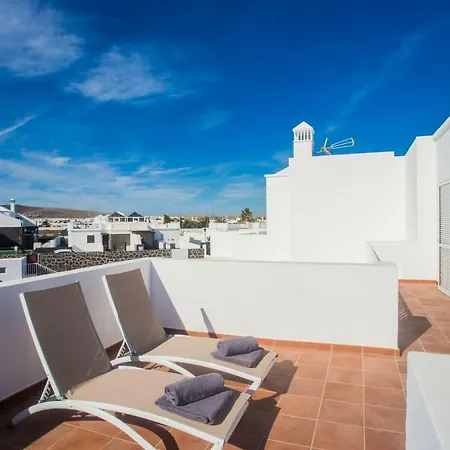 Amparo Villa *